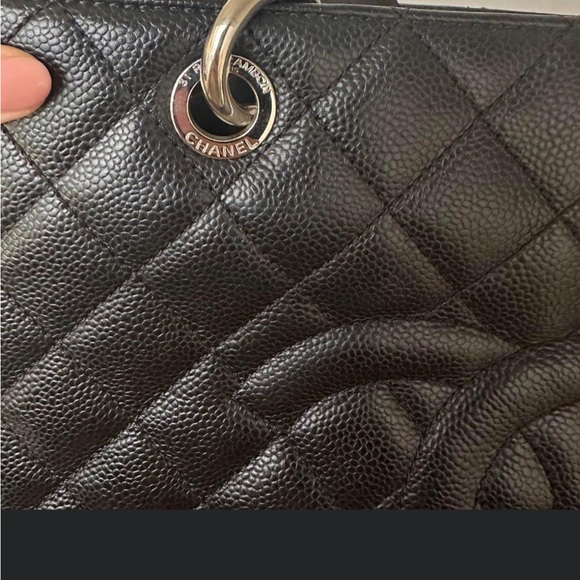 Black GST
Caviar with silver hardware - Picture 2 of 8